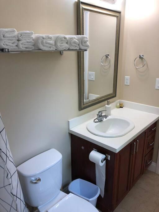 Modern Private Suite Close To Everything Vancouver Exterior foto